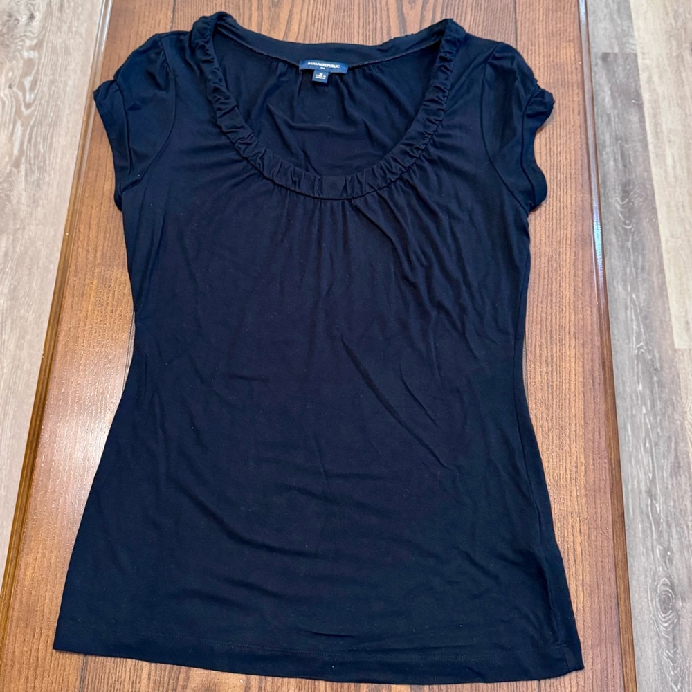 Banana Republic Black Scoopneck Ruched Women's Top - Size Medium